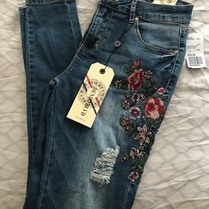 Floral embroidered skinny jeans